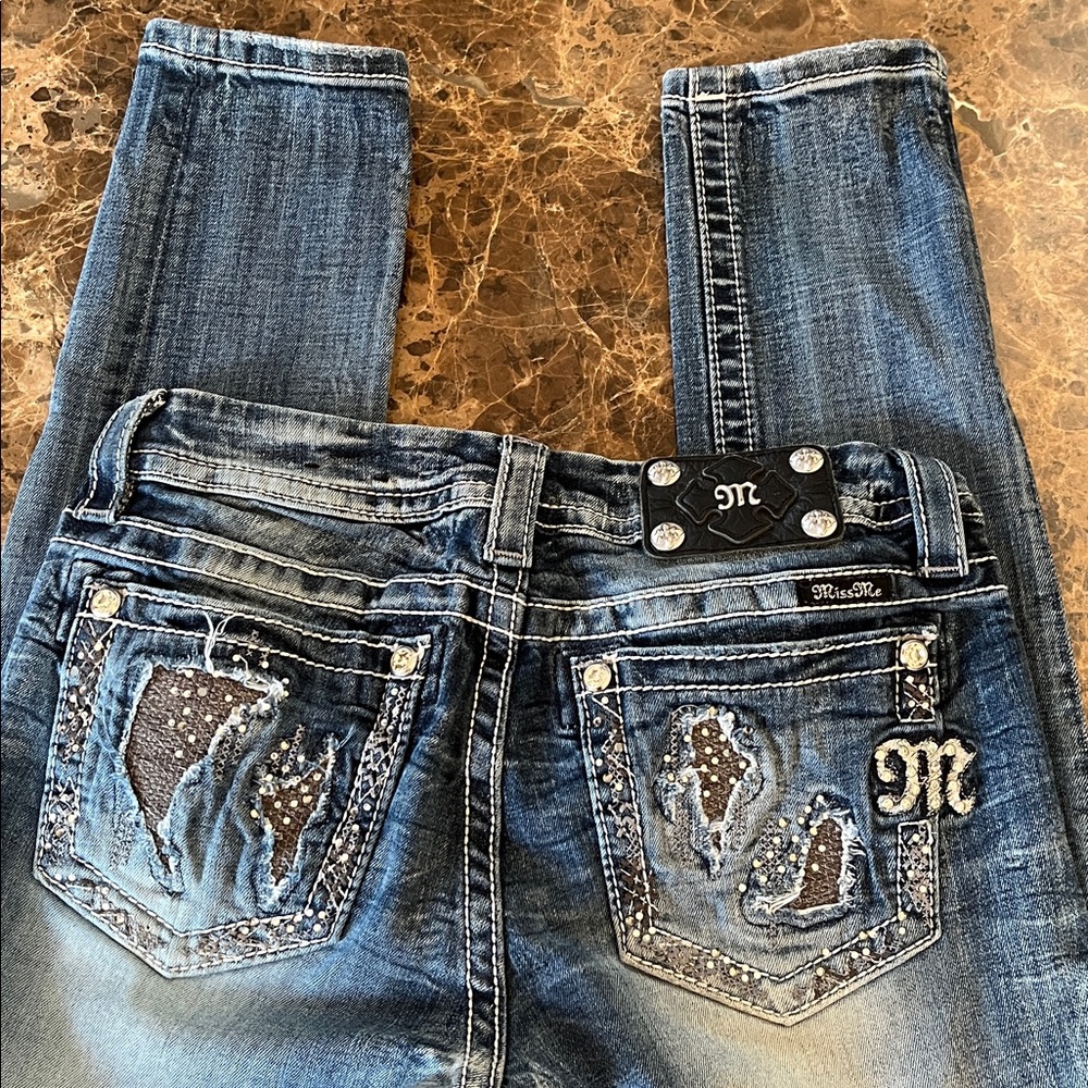 Miss Me Signature Embellished Skinny Jean Low Rise Rhinestone/Patch Detail 28x33